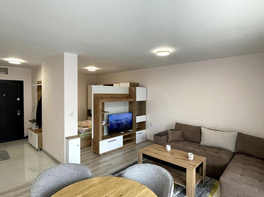 Communal lounge/ TV room, TV and multimedia, Living room, Seating area