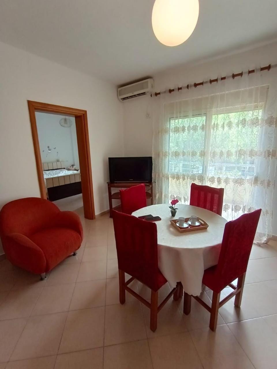 TV and multimedia, Living room, Seating area, air conditioner