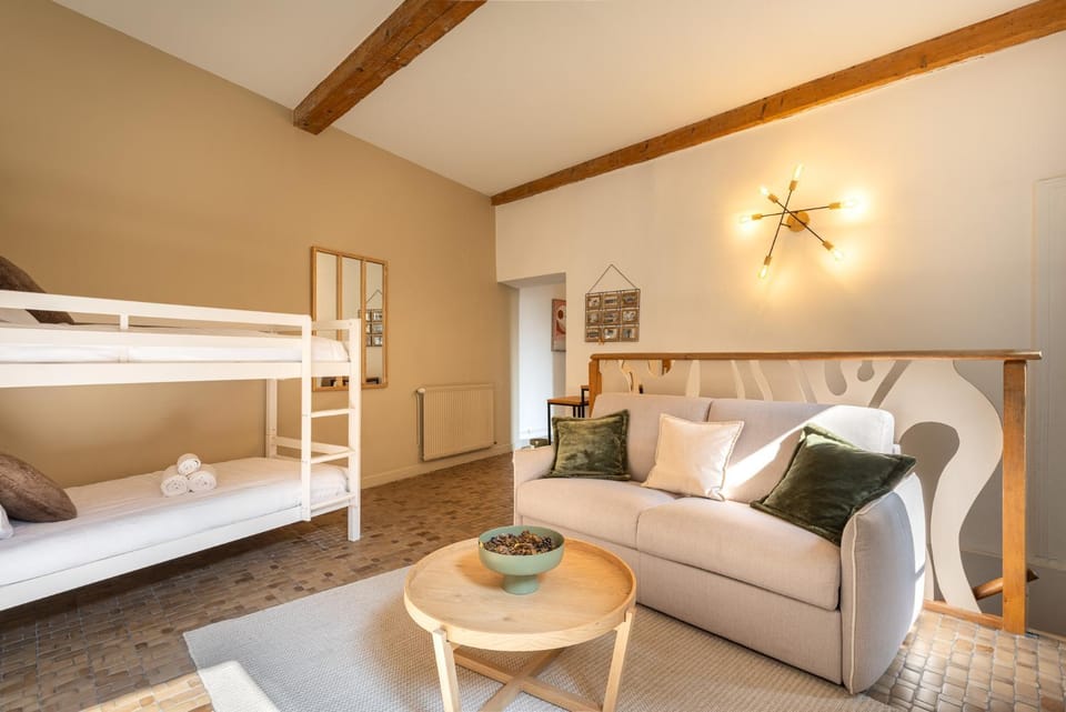 Bed, Living room, Bedroom