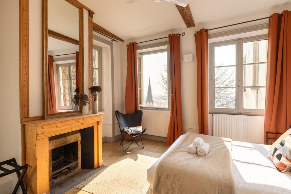 Bed, Photo of the whole room, Bedroom, internet