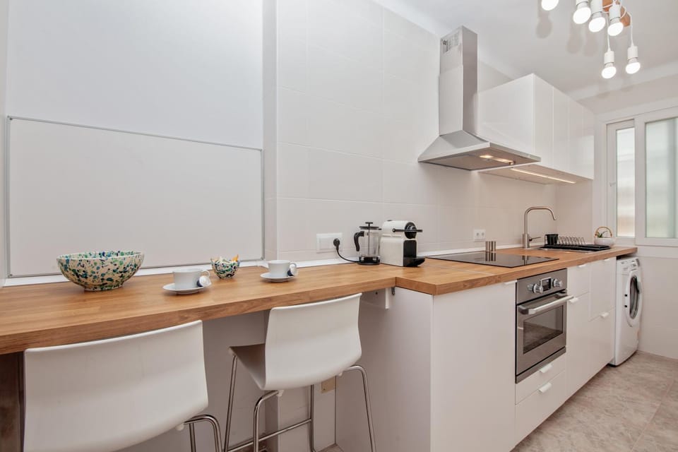 Coffee/tea facilities, Kitchen or kitchenette, Dining area, minibar, pet friendly, stove, washing machine