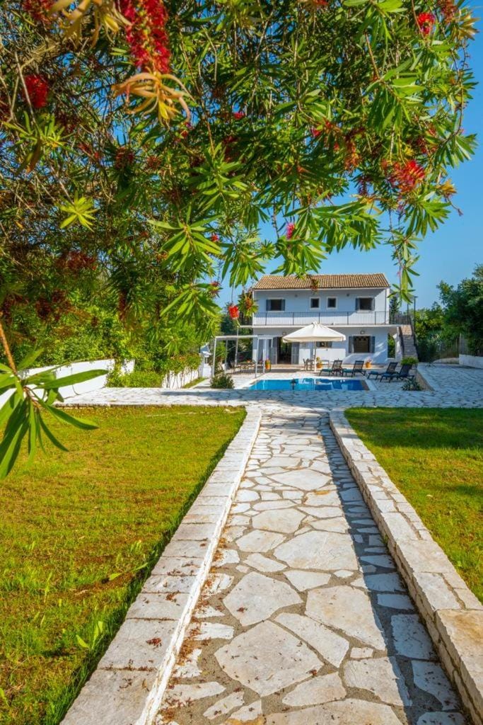 Property building, Spring, Day, Natural landscape, Garden, Garden, Garden view, Pool view, Swimming pool