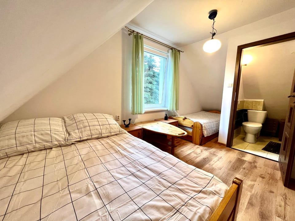 Toilet, Bed, Photo of the whole room, Bedroom