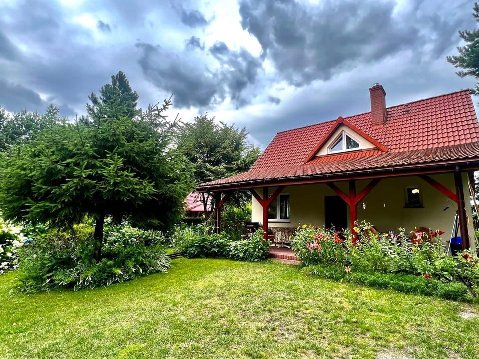 Property building, Spring, Day, Natural landscape, Garden, Garden view