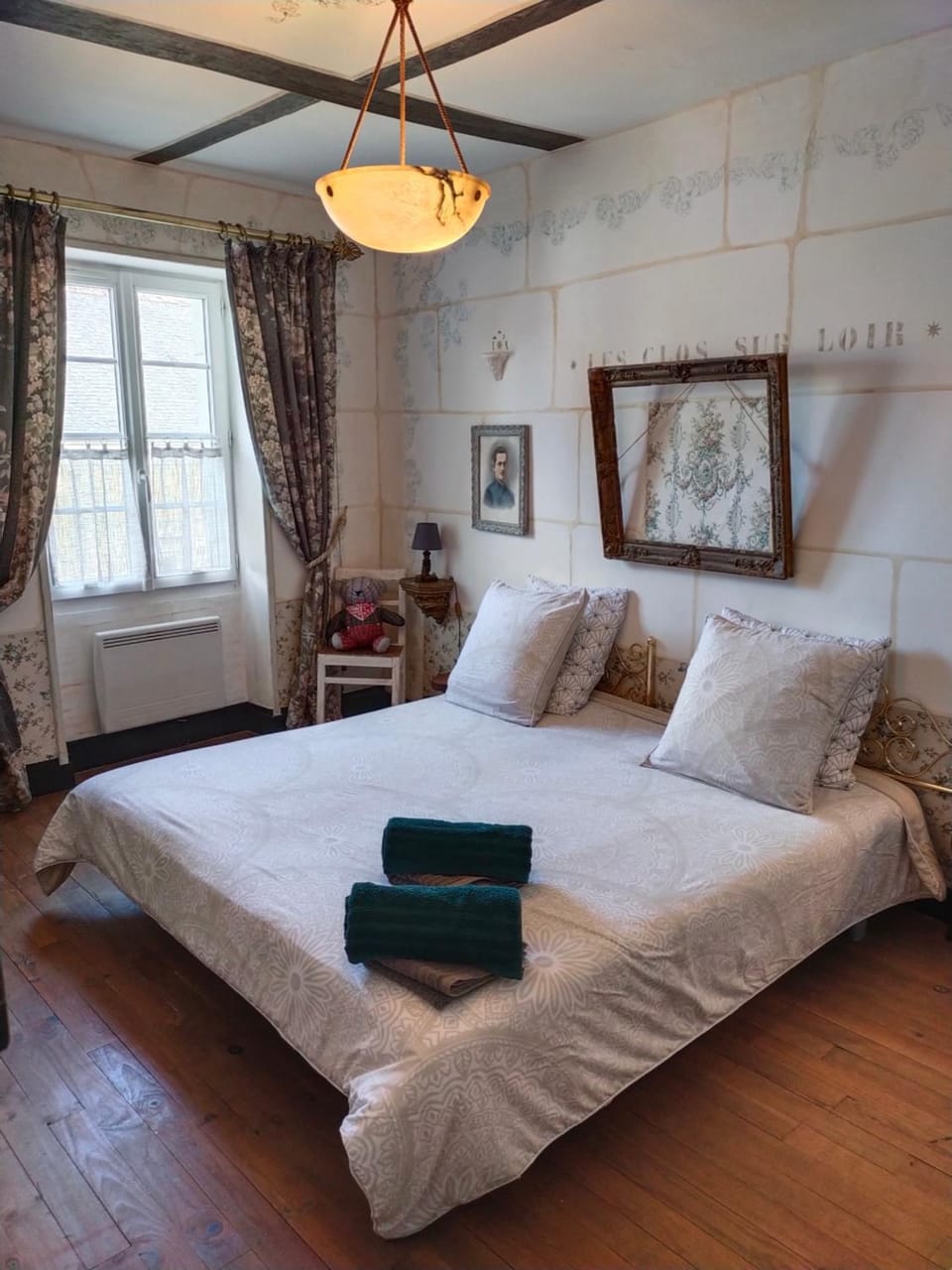 Bed, Photo of the whole room, Street view, internet
