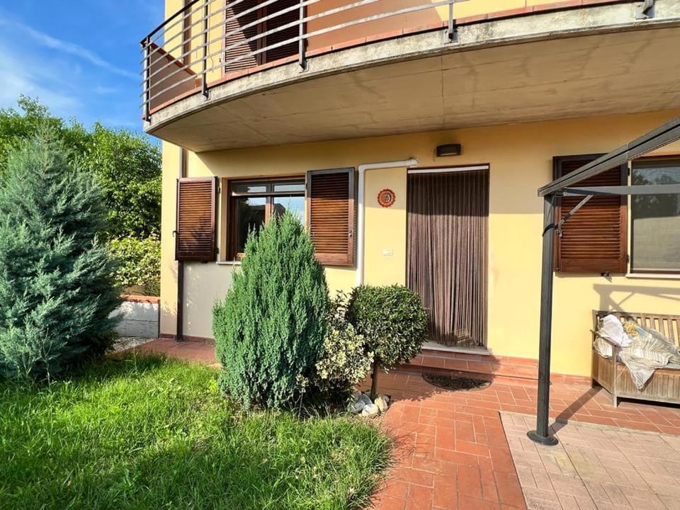 Property building, Patio, Garden, Balcony/Terrace