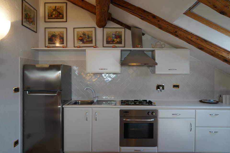 Kitchen or kitchenette, pet friendly, stove