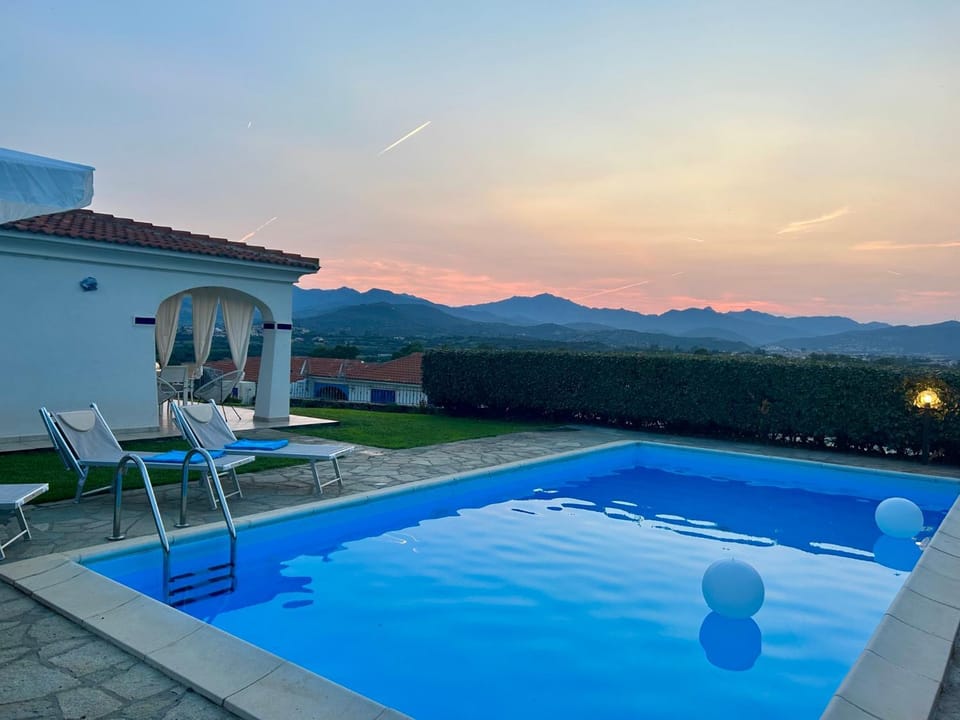 Day, Natural landscape, Mountain view, Pool view, Swimming pool, Sunset, sunbed