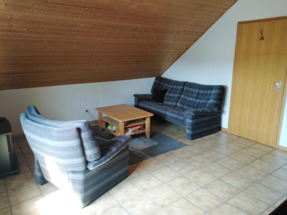 TV and multimedia, Living room, Seating area, Bedroom