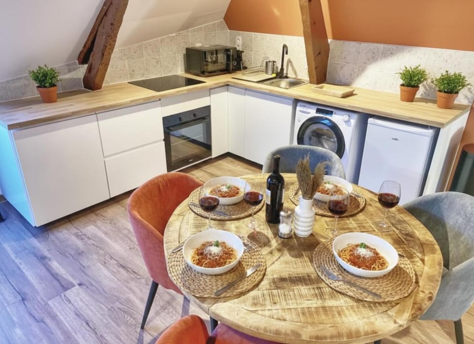 Dining area, kitchen