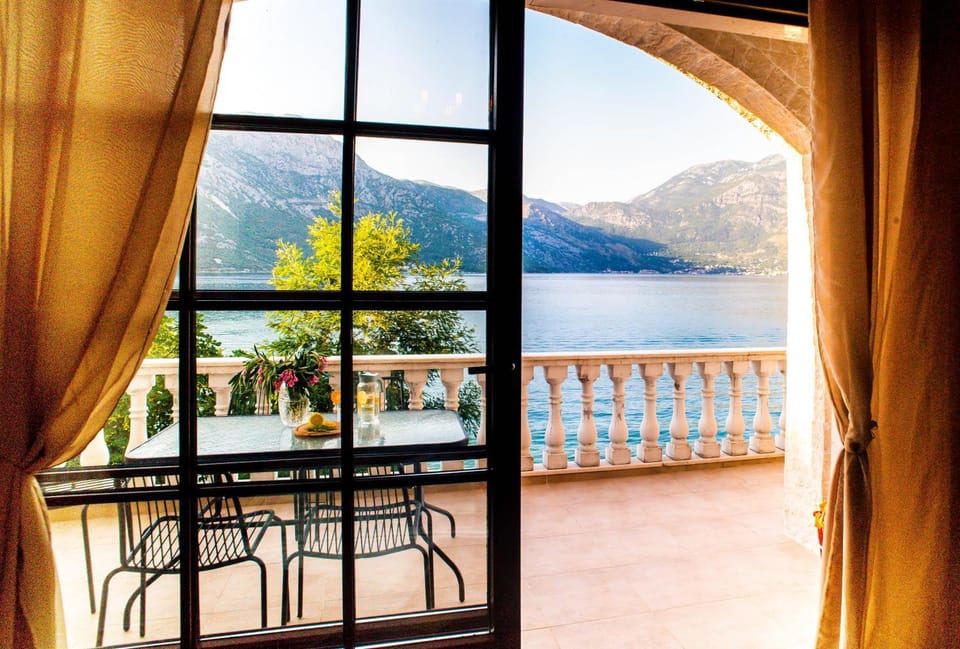 Natural landscape, View (from property/room), Balcony/Terrace, Living room, Seating area