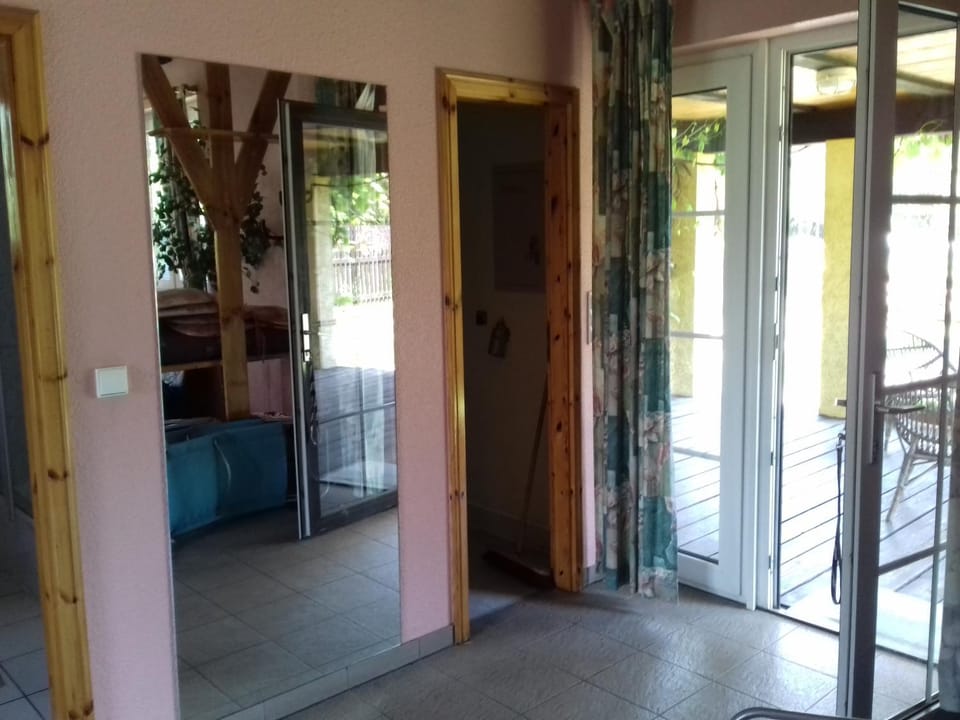 DOM LETNISKOWY NAD JEZIOREM Łódż wiosłowa i kajak Giżycko Storczykowa 26 House in Lithuania