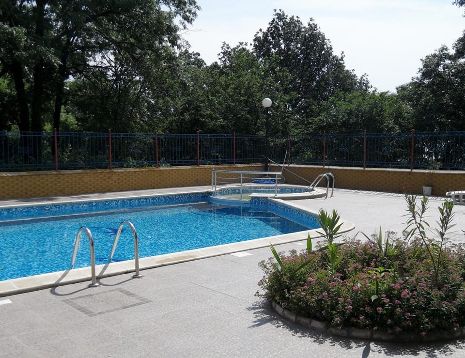 Garden, Swimming pool
