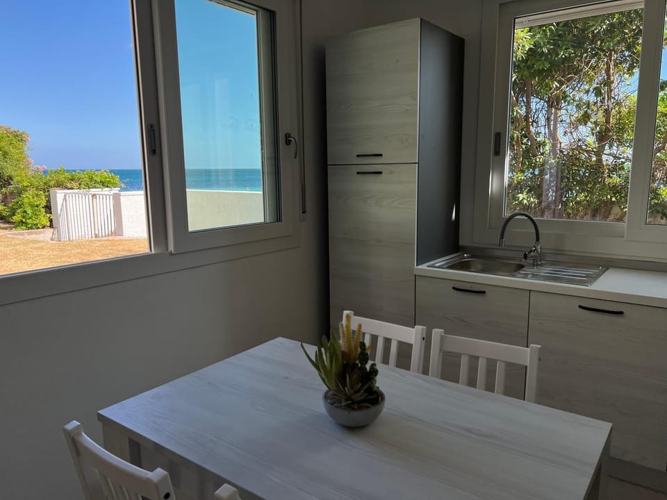 Kitchen or kitchenette, Sea view