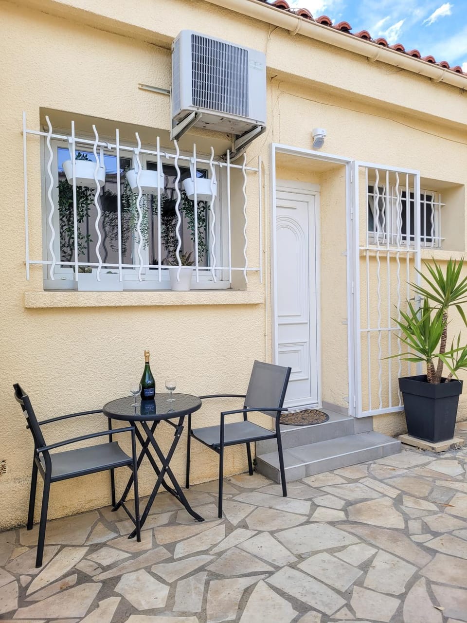 Chambre climatisée lit double dans villa - Proche Centre Tramway Bed and Breakfast in Montpellier