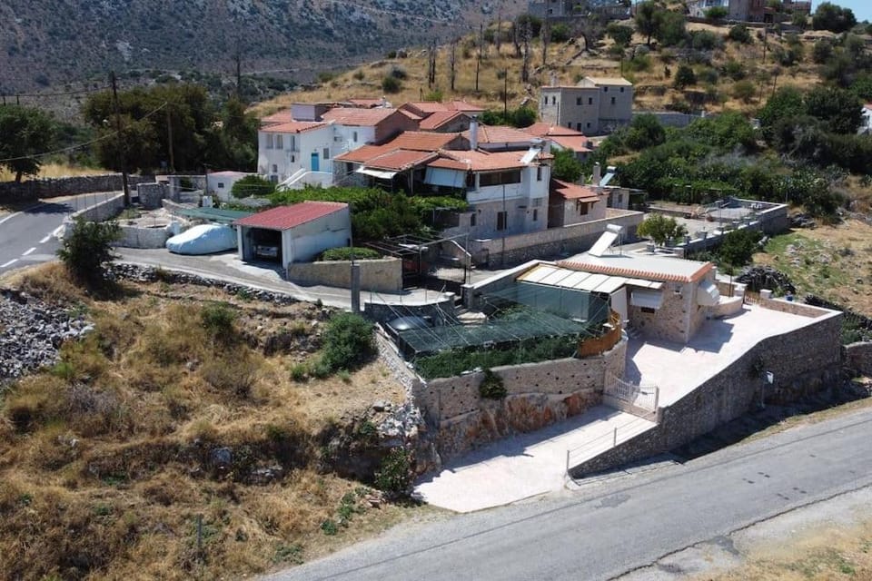 Mani Stone House Lodge Apartment in Peloponnese Region