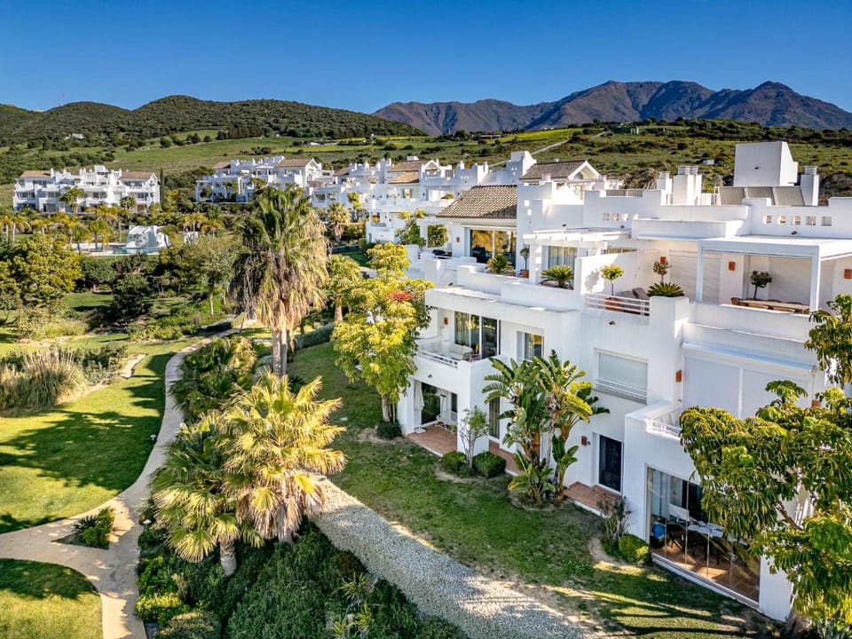Property building, Day, Garden, Garden view, Mountain view