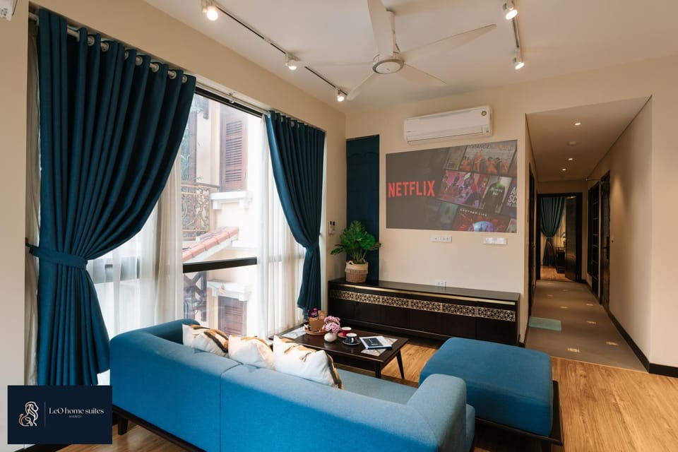 Communal lounge/ TV room, TV and multimedia, Living room, Seating area, Evening entertainment, air conditioner