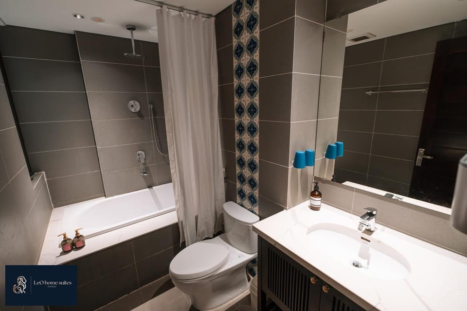 Shower, Toilet, Bathroom, Bath, towels