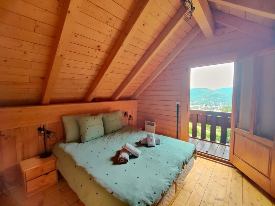 Bed, Natural landscape, View (from property/room), Photo of the whole room, Bedroom, Mountain view, towels