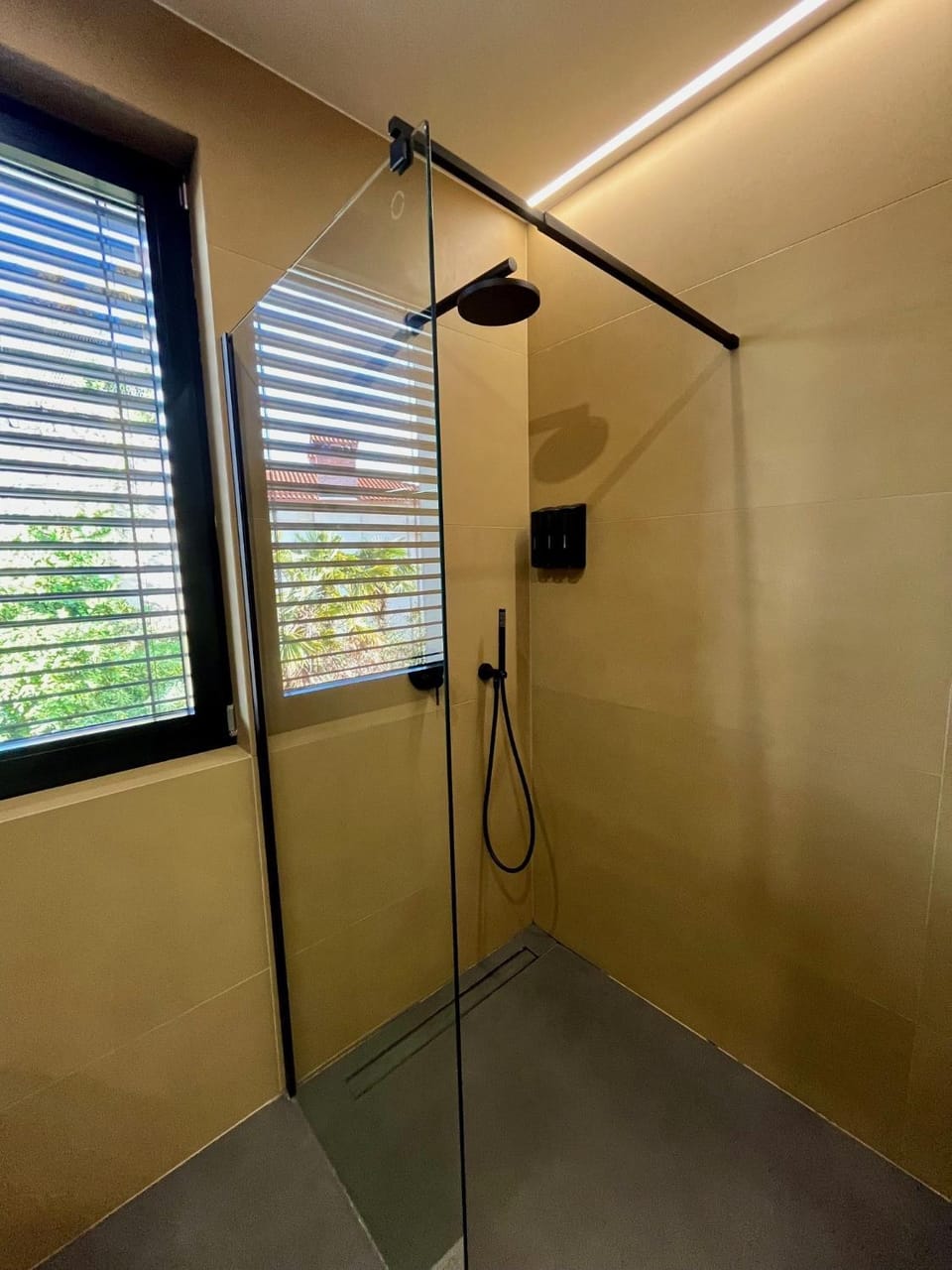 Villa V with pool and free parking Apartment hotel in Rijeka