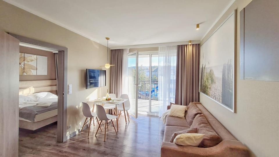 HolidayHomePL Bel Mare 305e z sypialnią i z balkonem Apartment in Miedzyzdroje