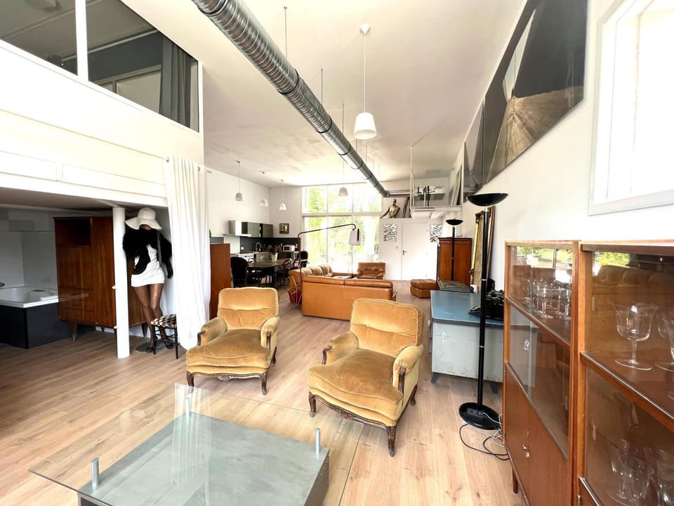 Living room, Seating area