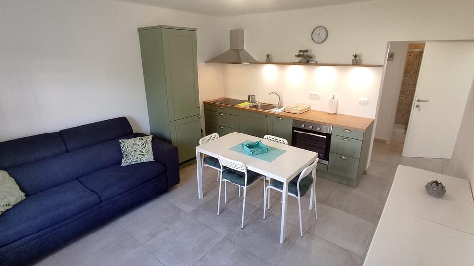 Kitchen or kitchenette, Seating area, Dining area, pet friendly, stove