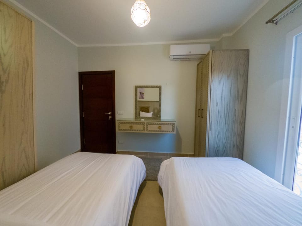 Bedroom, wardrobe, air conditioner