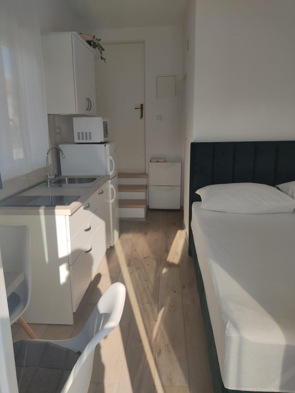 Bed, Kitchen or kitchenette