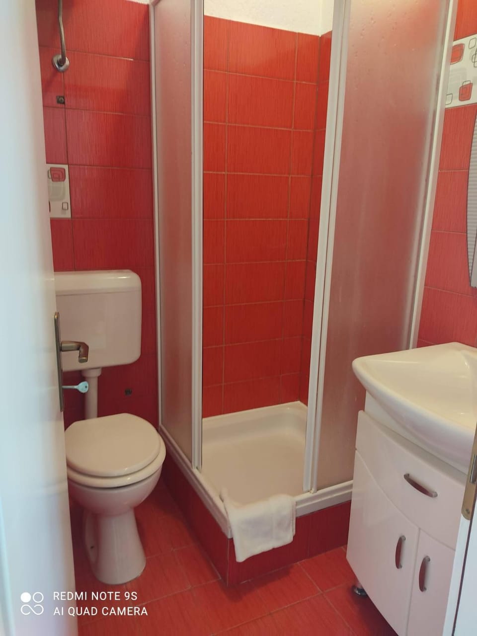 Shower, Toilet