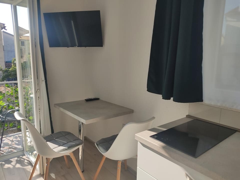 TV and multimedia, Seating area