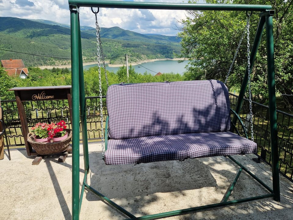Zavojsko jezero - kuća Mitić House in Serbia