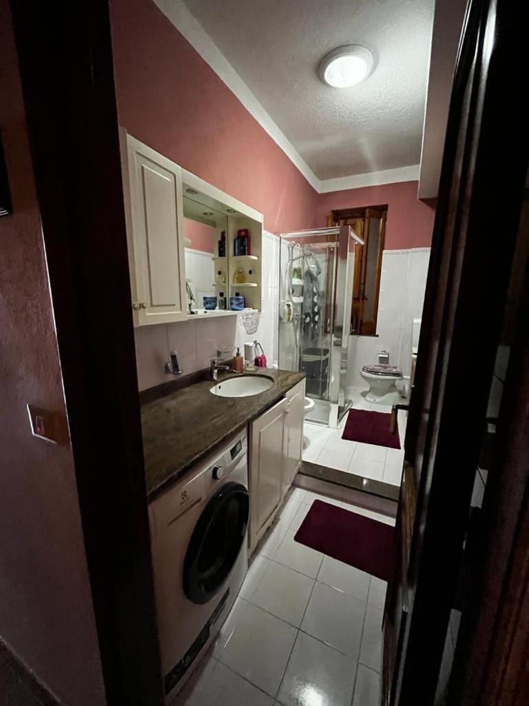 Bathroom, washing machine