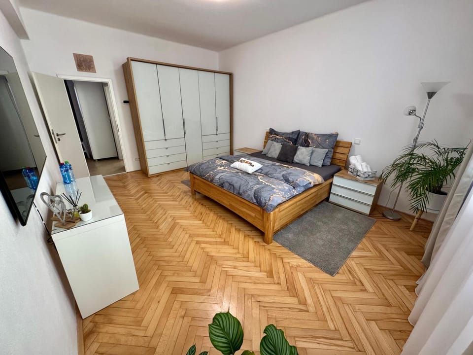 Bed, TV and multimedia, Photo of the whole room, Bedroom, wardrobe