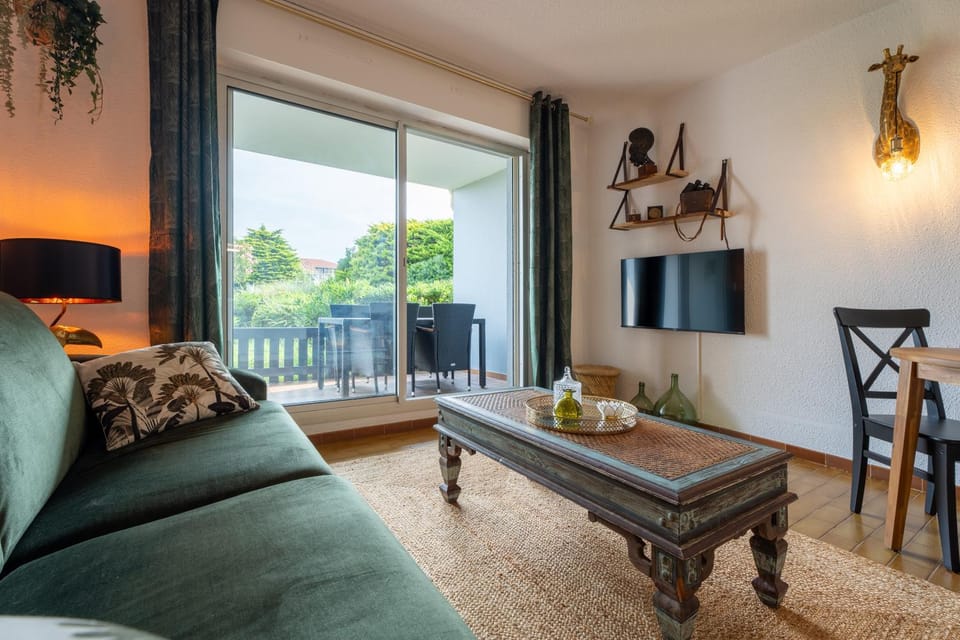 Communal lounge/ TV room, TV and multimedia, Living room, Seating area