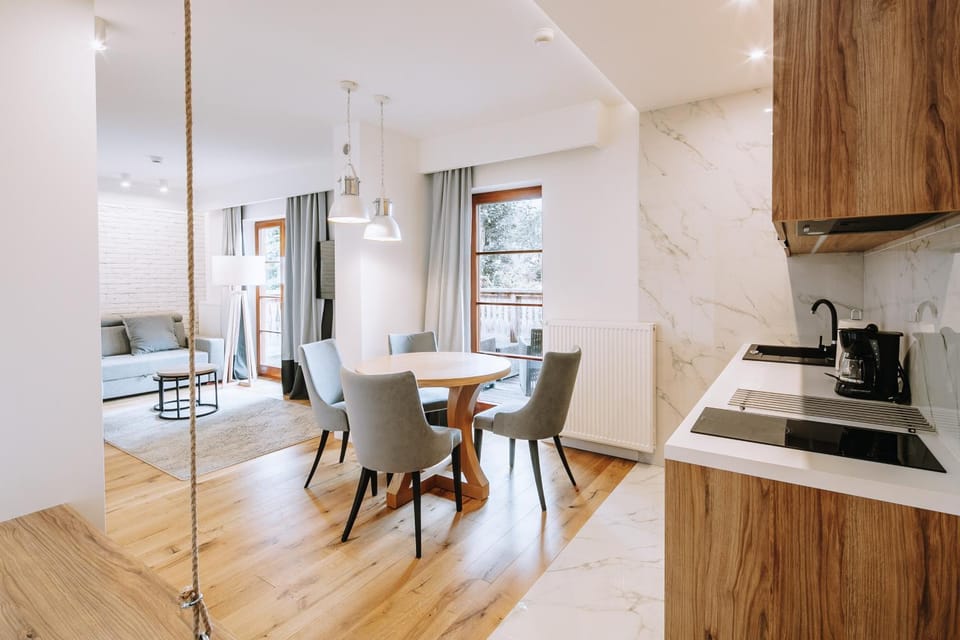 Kitchen or kitchenette, Dining area, stove