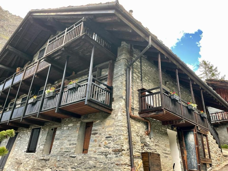 Property building, Balcony/Terrace