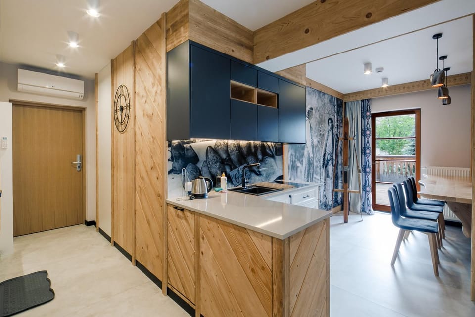 Kitchen or kitchenette, Dining area, oven, air conditioner