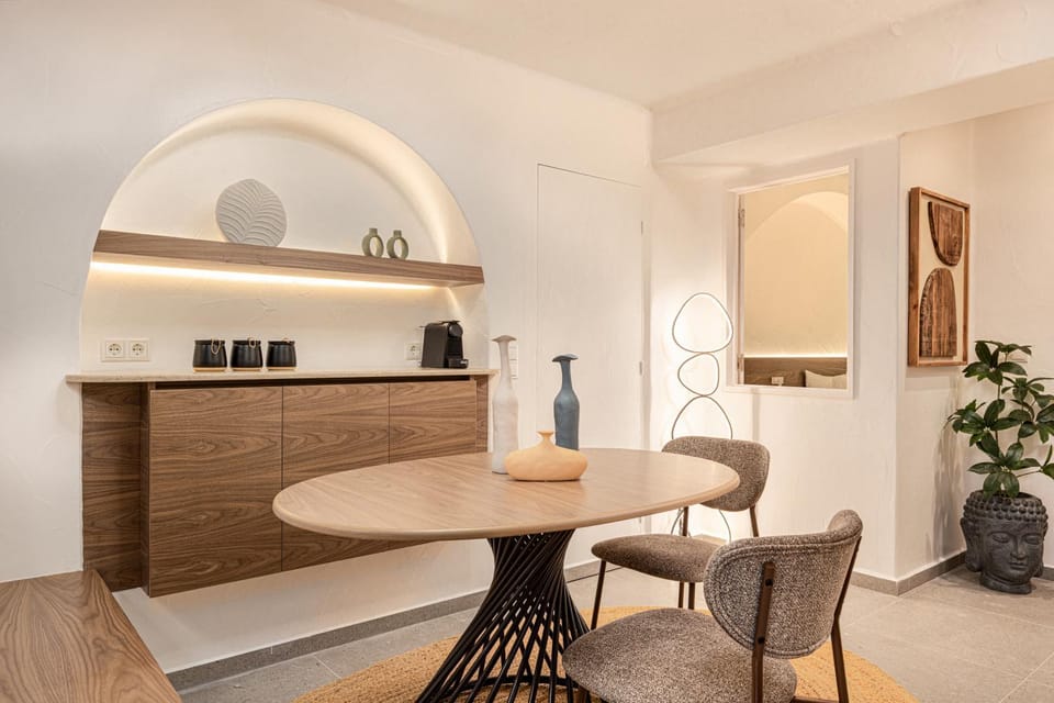 Living room, Dining area