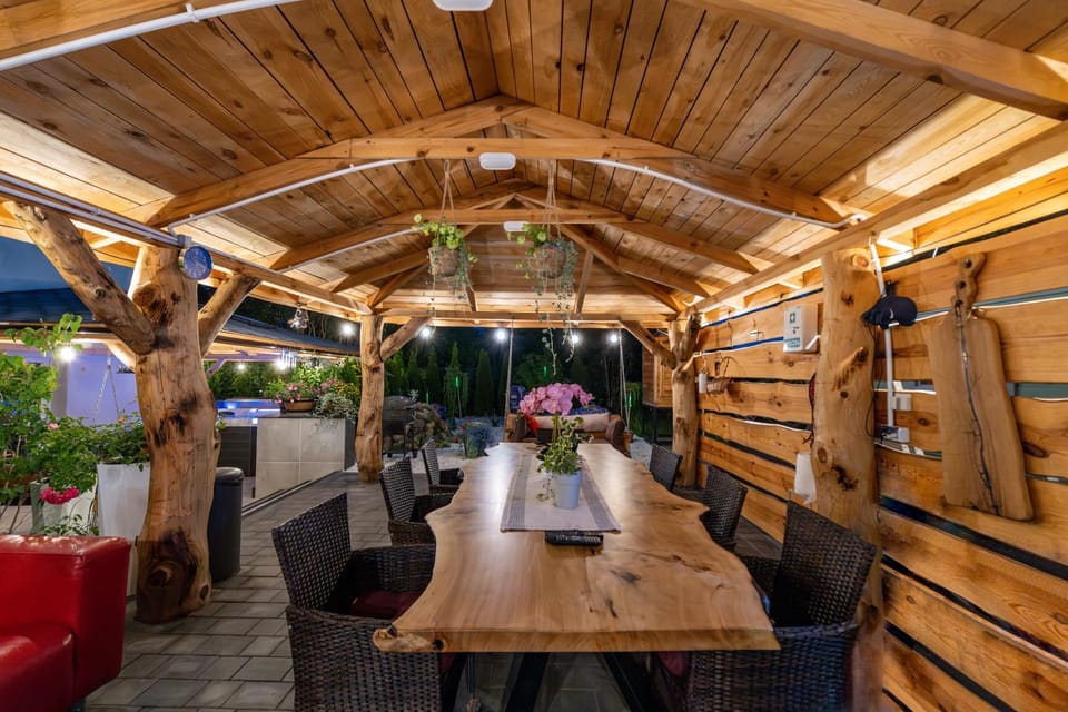 Seating area, Dining area