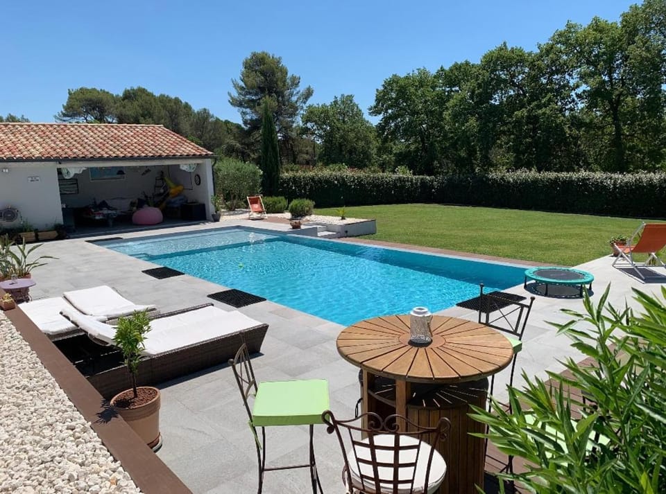 Charmant Appartement au calme avec piscine au pied du Ventoux en Provence Apartment in Carpentras