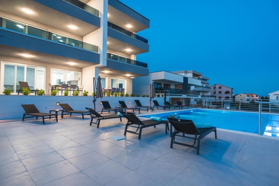 Property building, Pool view, Swimming pool, sunbed