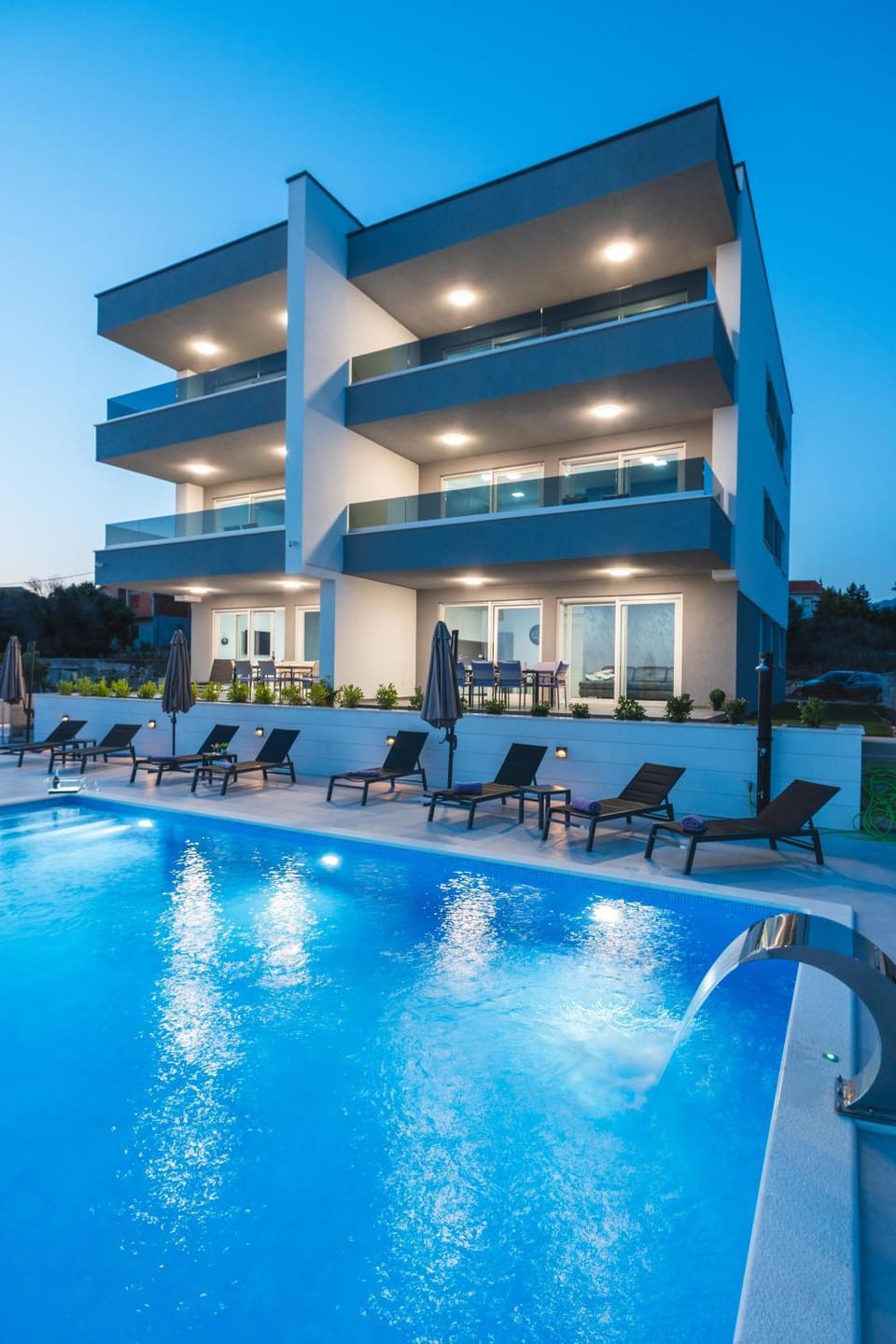 Property building, Pool view, Swimming pool, sunbed
