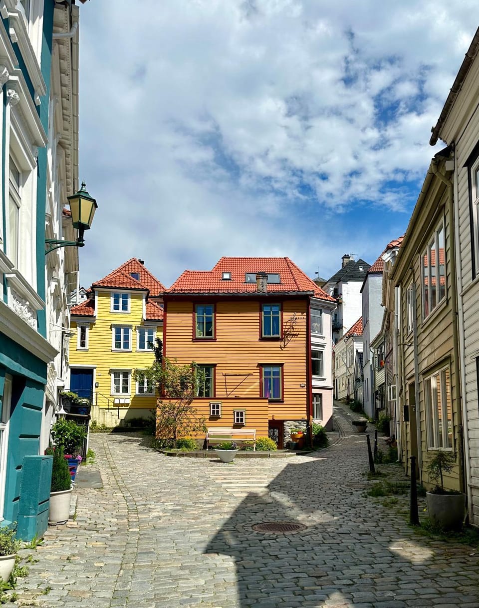 Neighbourhood, Location