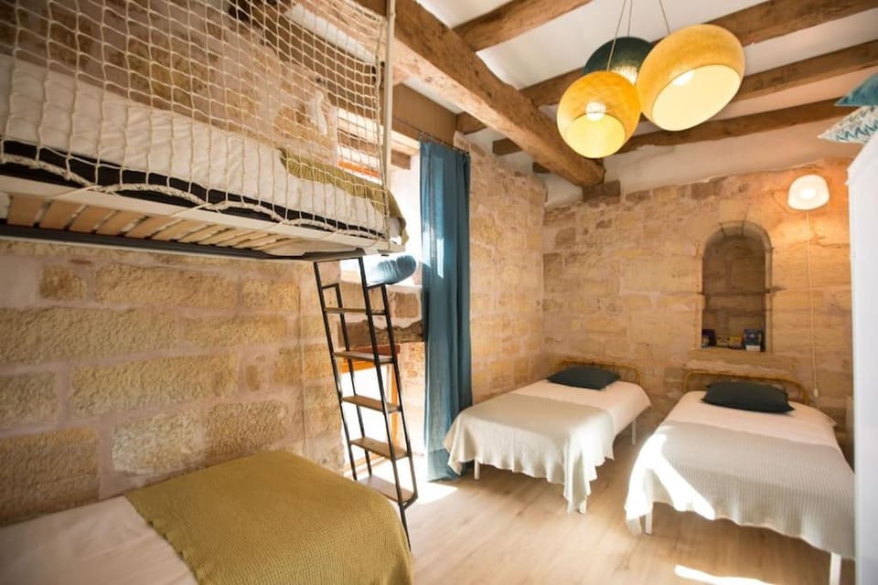 Maison Bons Jours. Grange traditionelle avec piscine House in Nouvelle-Aquitaine