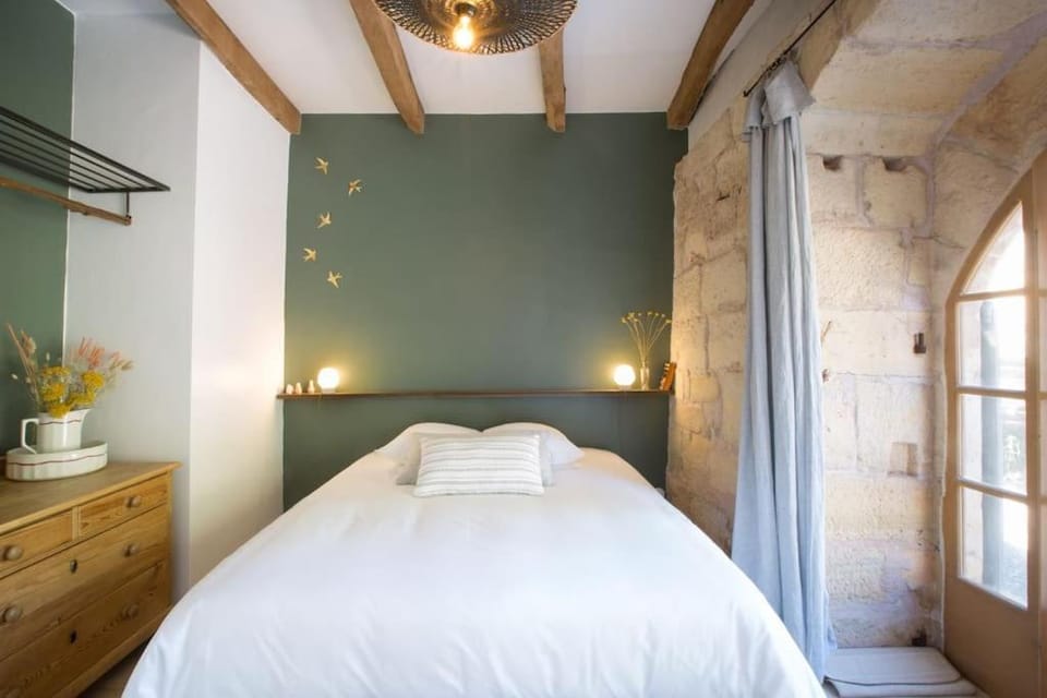 Maison Bons Jours. Grange traditionelle avec piscine House in Nouvelle-Aquitaine
