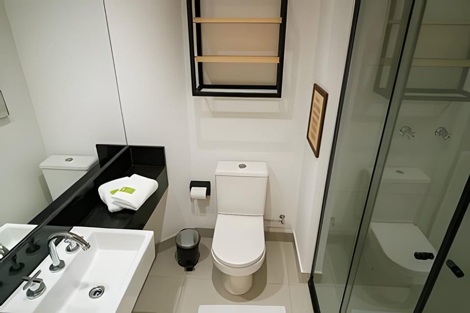 Shower, Toilet