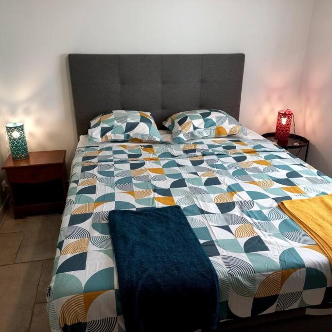 Bed, Photo of the whole room, Bedroom, towels