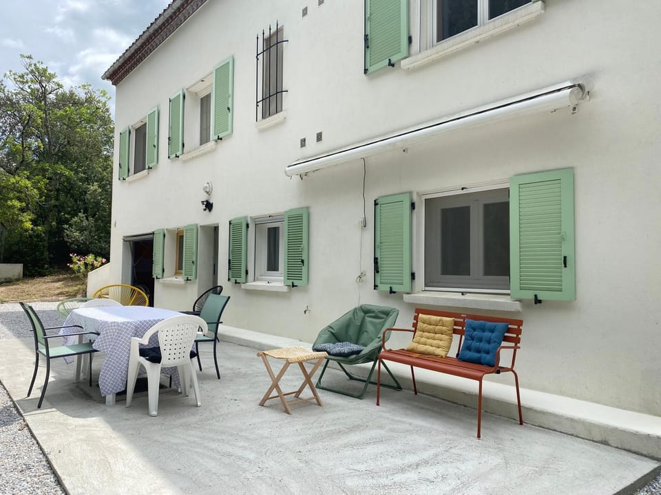 Property building, Balcony/Terrace, Seating area